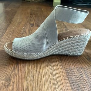 Liz Claiborne Suede Wedge